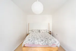 Quaint Garden Apartment near London & Tower Bridge - Image 2