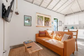 LA Bungalow Oasis: Parking, By Beach, SoFi, LAX - Image 2