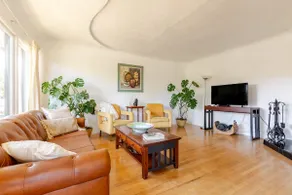 Sunny House -Three Bedrooms - Image 2