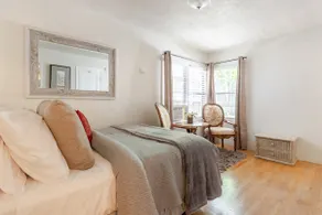 Sunny House -Three Bedrooms - Image 4