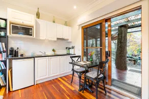 Tranquil Yarra Valley cottage with hot tub - Image 2