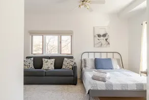 Cozy 2 BR Single Family Unit by Lake Simcoe - Image 4