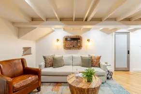 LUXURY HISTORIC APARTMENT ON THE BRICK STREETS - Image 3