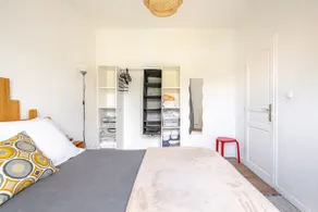 Air-conditioned 2-room apartment with private parking - Image 4