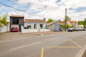 Air-conditioned 2-room apartment with private parking - Image 2