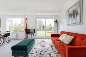 Villa with garden and private parking - Image 2