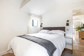 Self contained 1 bed house v near centre, parking - Image 3