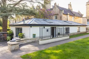 Self contained 1 bed house v near centre, parking - Image 5