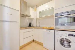 Super Waterfront Apartment with Pool - Image 4