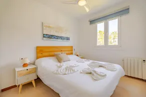 Super Waterfront Apartment with Pool - Image 2