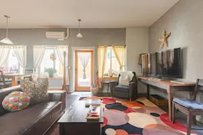 Artsy, Lofty, Open 1BR comfort in Converted Church - Image 5