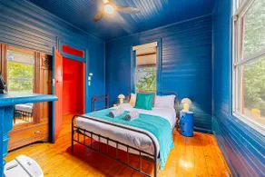 No 2: Charming and historic Carrington Cottage - Image 3