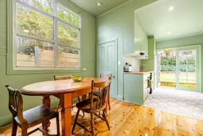 No 2: Charming and historic Carrington Cottage - Image 4