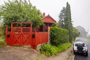 No 2: Charming and historic Carrington Cottage - Image 5