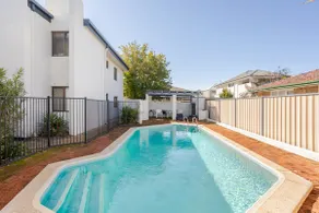 South Perth - Home Away from Home - Free WIFI - Image 2