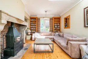 A holiday home in New Forest with pool & hot tub - Image 4