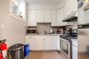 Stylish guest suite in the HEART of West Vancouver - Image 5