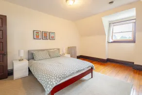 Large victorian 3rd flr apt in walkable eastend - Image 3