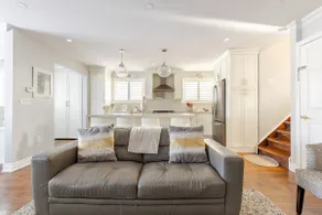Luxury! Entire upper 2 level backsplit home - Image 3
