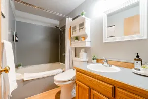 Private Space in House - 2 bedrooms 1 bathroom - Image 4