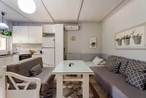 Apartment in a villa with garden - Image 2
