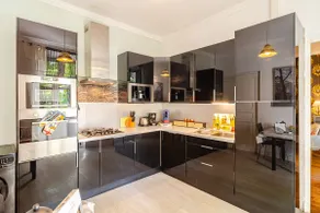 Spacious apartment with fireplace. - Image 3