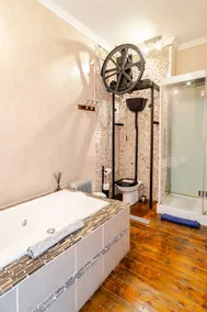 Spacious apartment with fireplace. - Image 4