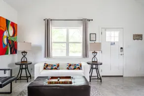 New & central - Downtown mini-villa 1-BR w/hot tub - Image 2