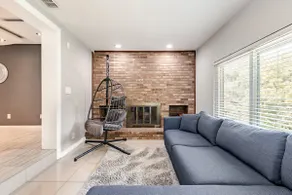 2/2 Spacious Modern House - Image 5