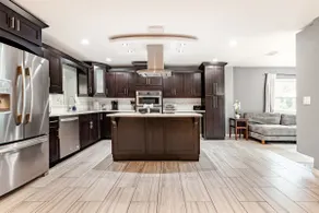 2/2 Spacious Modern House - Image 2