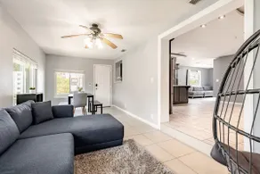 2/2 Spacious Modern House - Image 3