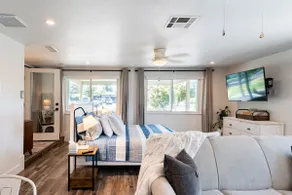 Peach Ave Bedsit - Rural Living near Old Town! - Image 3