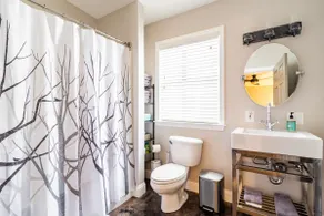 Sparkling Clean! Walkable + Comfy King Bed! - Image 5