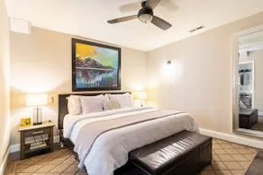 Sparkling Clean! Walkable + Comfy King Bed! - Image 3