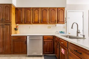 Comfortable home in saratoga springs - Image 5