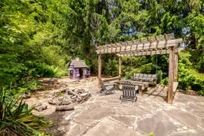 Private, spacious home close to stadium - Image 2