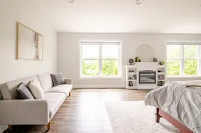Private, spacious home close to stadium - Image 5