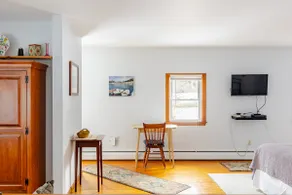 South Amherst Countryside Suite - Image 5