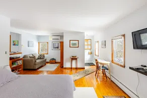 South Amherst Countryside Suite - Image 2