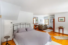 South Amherst Countryside Suite - Image 3