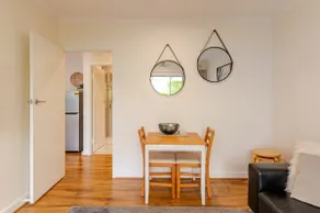 Adelaide 2 bedroom unit with free WIFI, Netflix & parking - Image 2