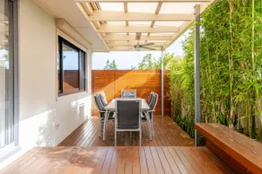 Adelaide 2 bedroom unit with free WIFI, Netflix & parking - Image 5