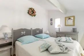 Charming farmhouse just a short distance from Saint-Tropez - Image 3