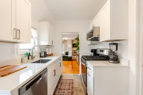 Sun-Drenched 2BR Near Cape Cod & Boston Commuter - Image 2