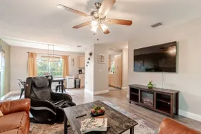 Depot Park 3BR w Massage Chair by UF - Image 2