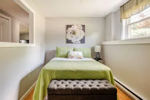 Private apartment with off street parking - Image 3