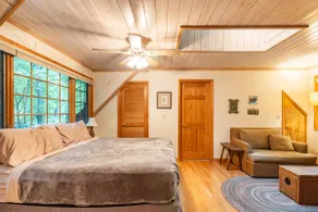 Cozy Wooded Cabin, Spa Hot Tub, Close to Biltmore - Image 3