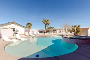 Pink Oasis + Casita 5 Acres Spa Pool by CasaCabin - Image 4