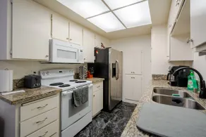 The Karma Condo - 1 Floor 2bd2bth,70”TV, Fast WiFi - Image 5