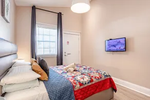 Spectacular Tampa 1 Bedroom Bungalow - Image 3